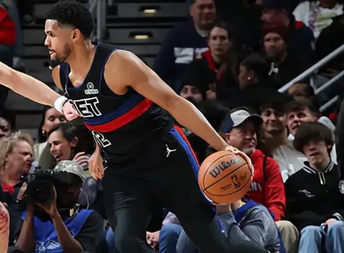 开云APP-托拜厄斯-哈里斯全场12投9中,三分3中3空砍21分5篮板2助攻