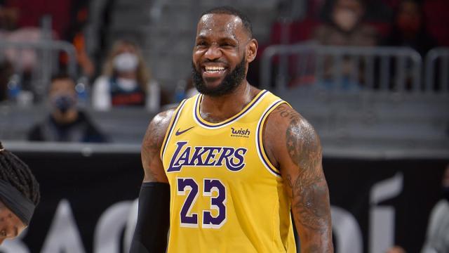 开云体育-36岁詹姆斯MVP赔率高居前列 最大竞争对手是他？